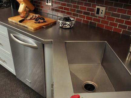 廚房不銹鋼臺面用了8年,告訴你究竟好不好,很多人都想錯了